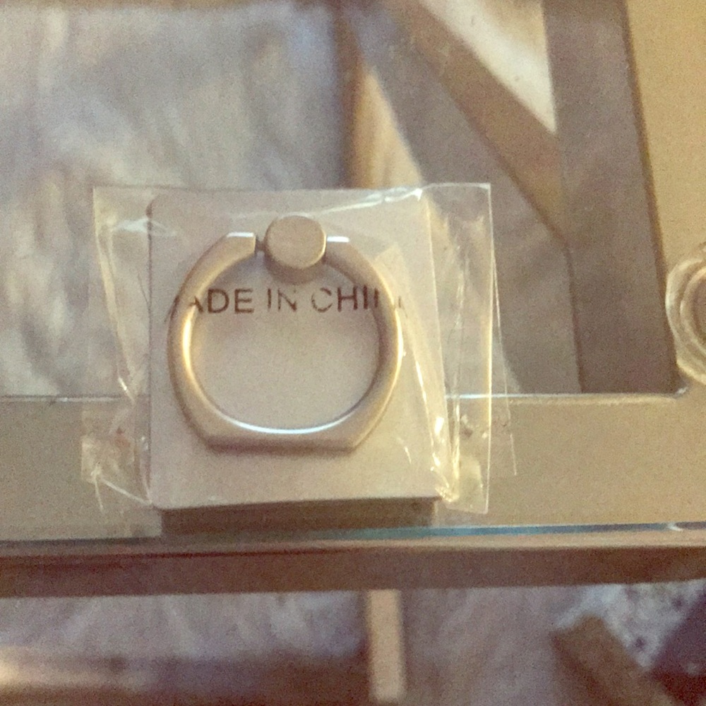 Brand new silver pop socket